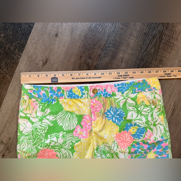 Lilly Pulitzer Buttercup Shorts in Hibiscus Stroll Size 8 - Picture 9 of 16